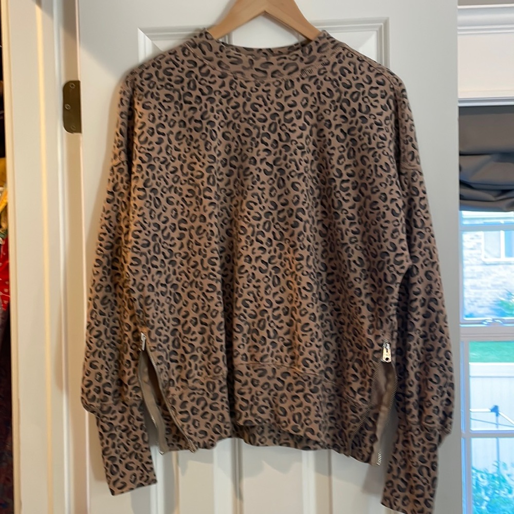 Abercrombie & Fitch Soft A&F Collection Animal print sweatshirt